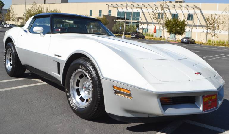 1982 white silver corvette coupe 5